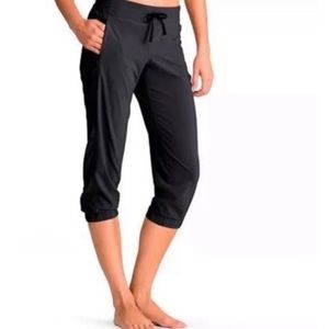 Athleta Gray La Viva Capri Joggers